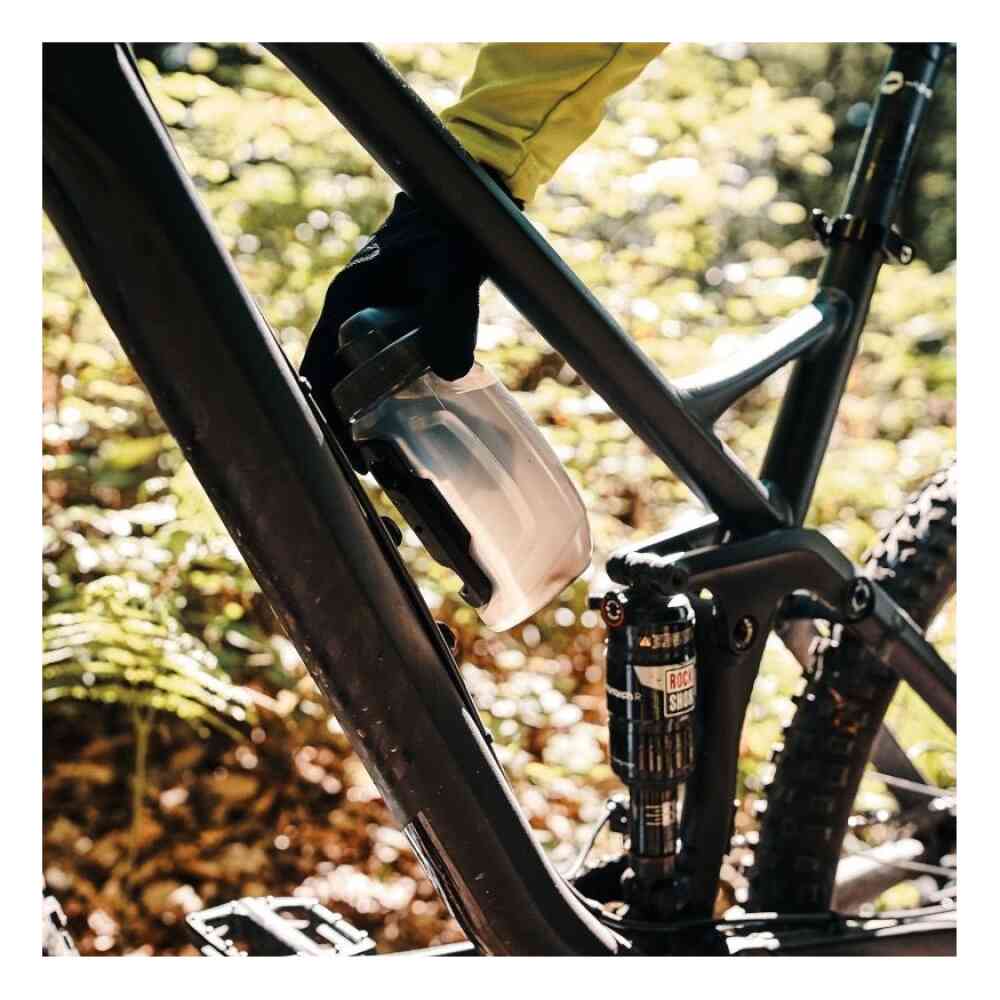 Fidlock Twist Bottle 450 + Bike Base - Drikkeflaske med magnetisk holder - Transparent grå - Bilde 6