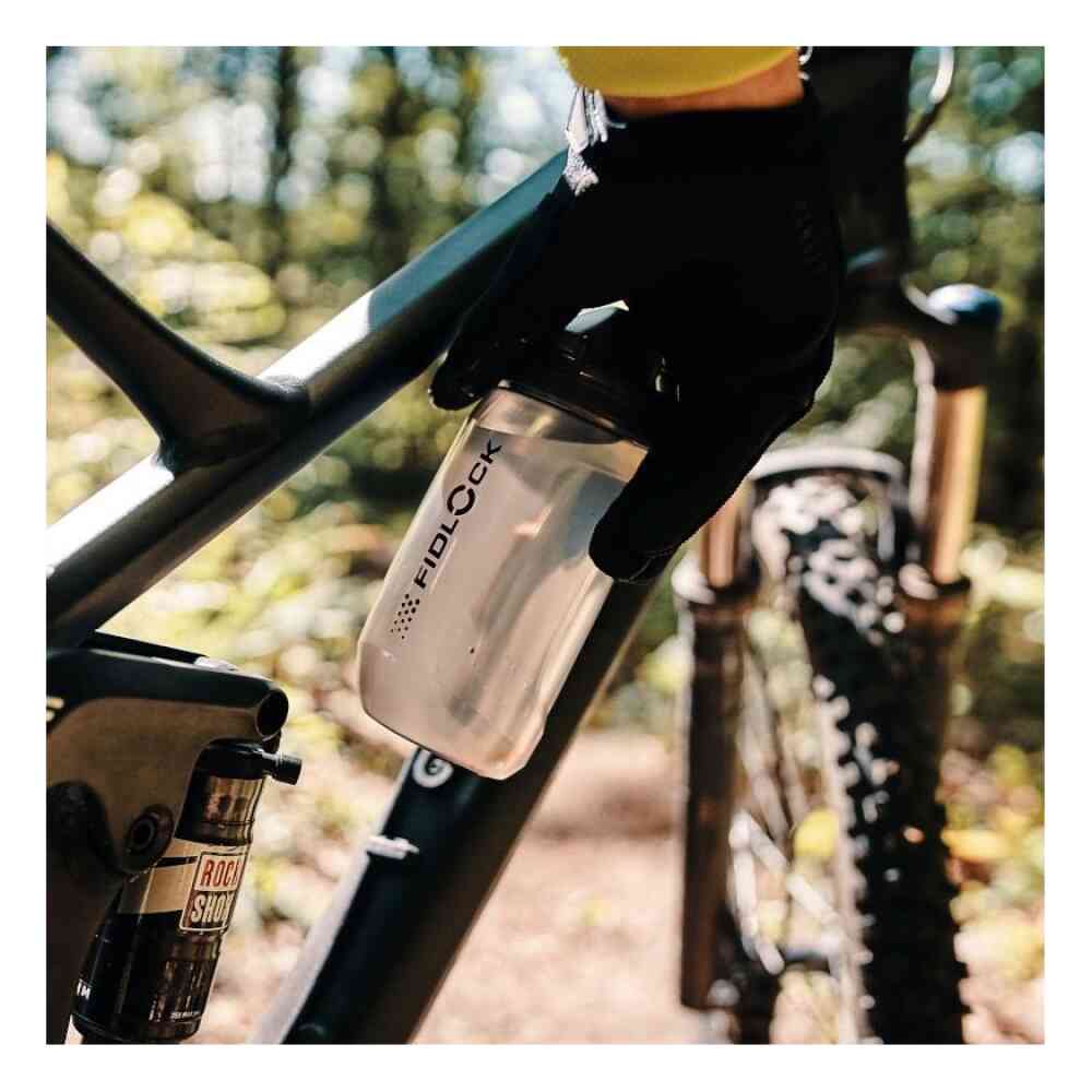 Fidlock Twist Bottle 450 + Bike Base - Drikkeflaske med magnetisk holder - Transparent grå - Bilde 5