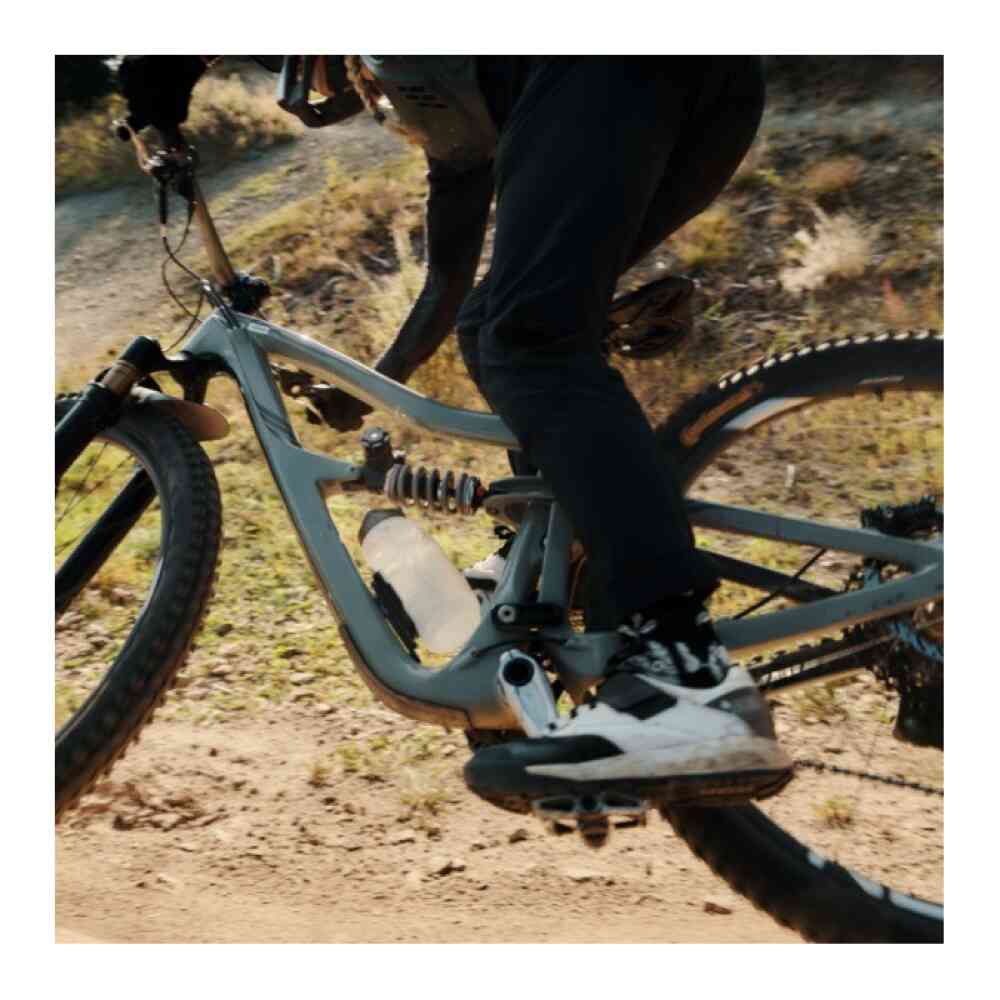 Fidlock Twist Bottle 750 Compact + Bike Base - Drikkeflaske med magnetisk holder - Svart - Bilde 3